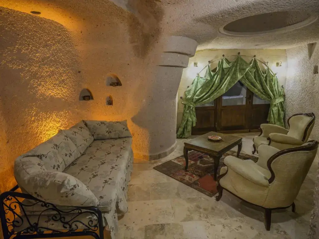 Kalsedon Cave Suites