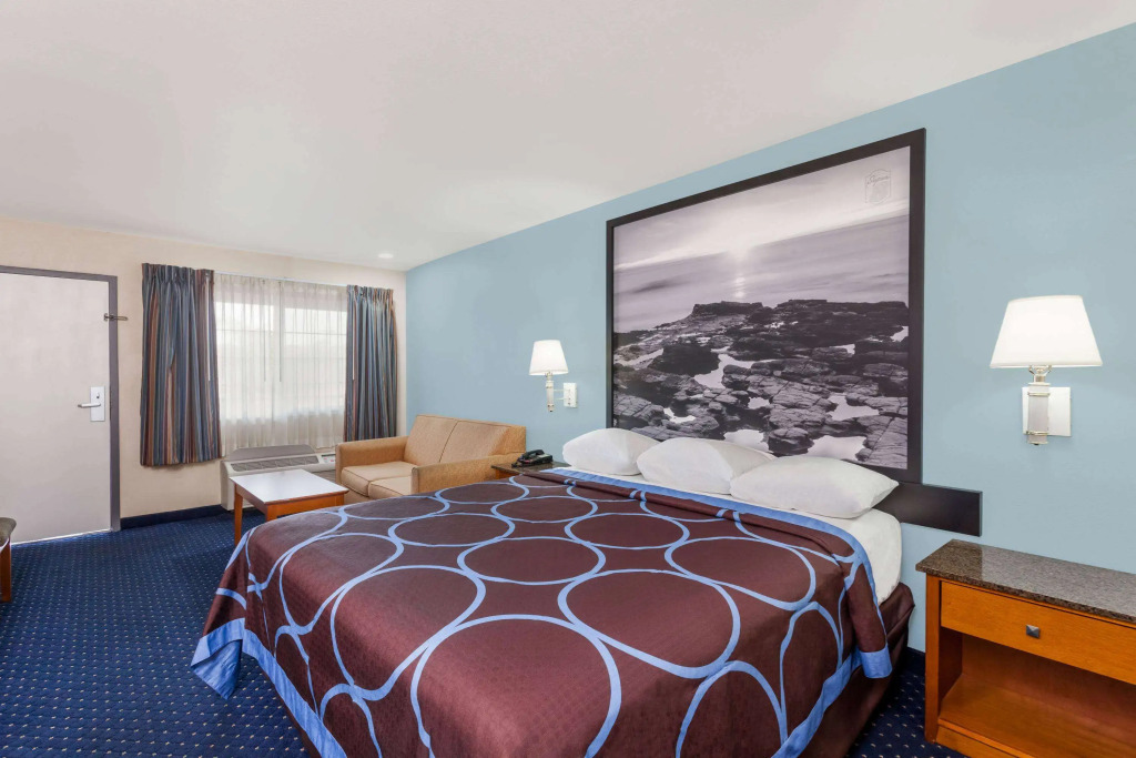 Super 8 by Wyndham El Cajon San Diego