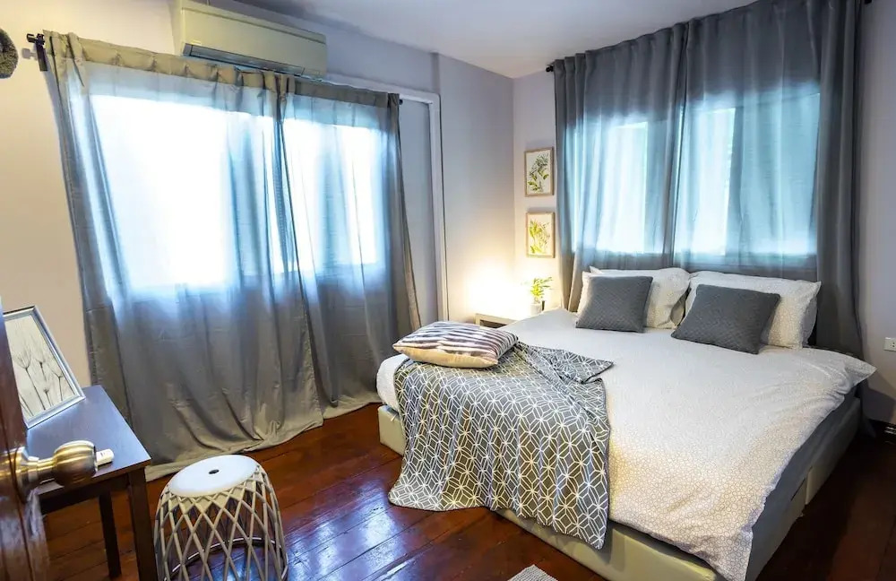 Mini-Me HUBS, Charm Suites & Pool in Old City