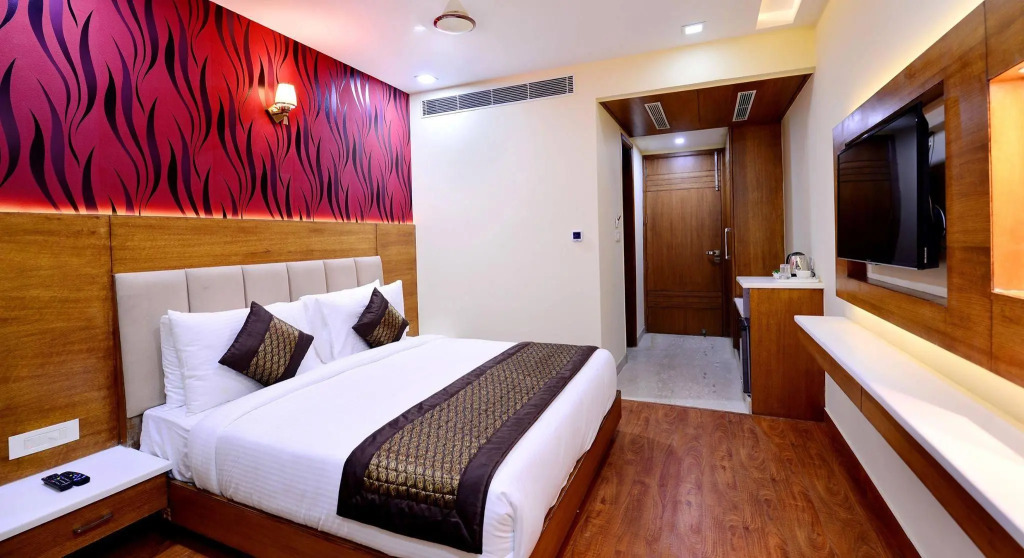 Grand Hridey One Minute From Railway Station