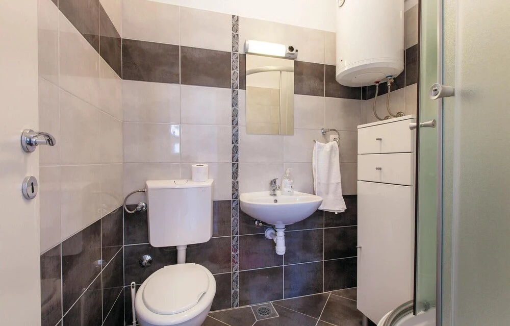 Nice Home in Poljica With Wifi and 5 Bedrooms