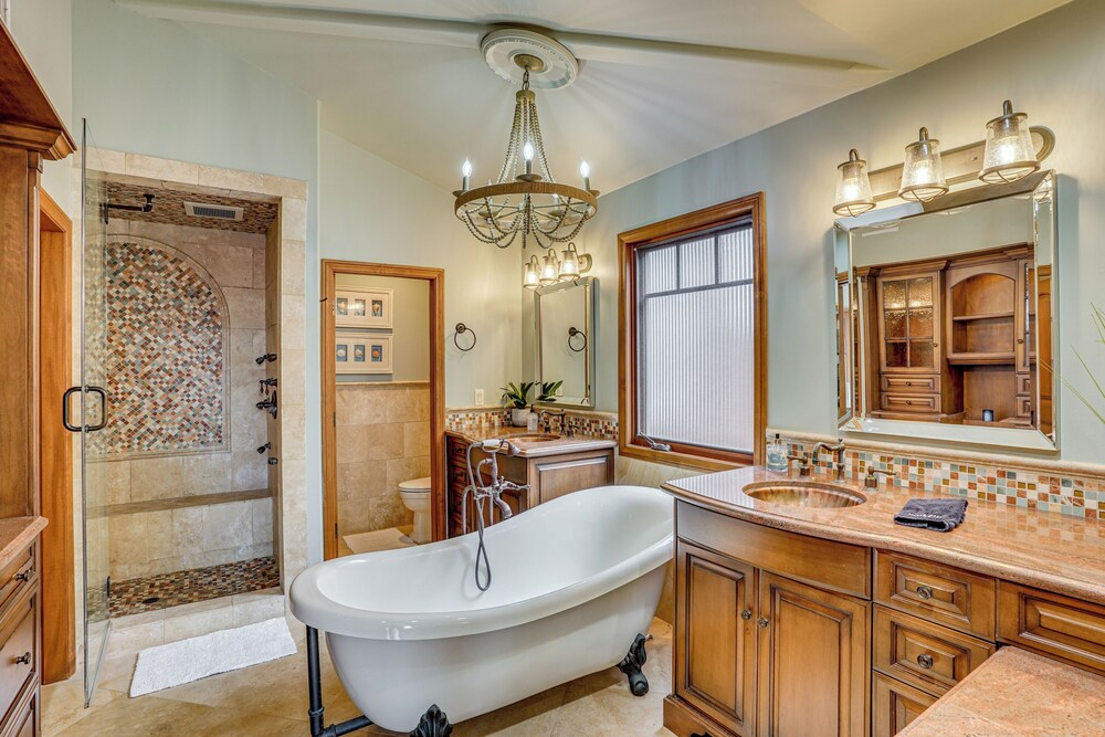 Walk to Shore! Luxury Newport Beach Home