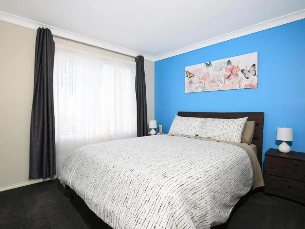 Kingfisher I Pet Friendly I 10 Min Walk to Beach