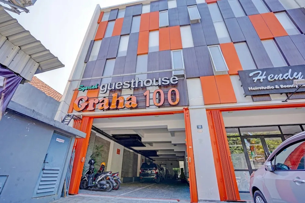 OYO 3905 Graha 100 Guest House Syariah