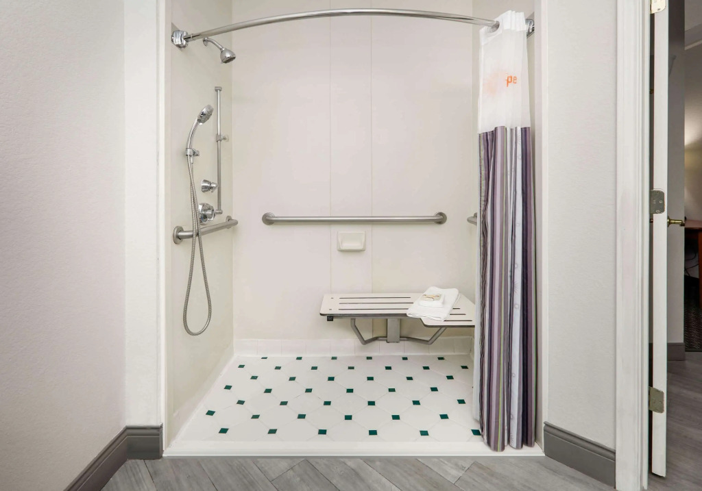 La Quinta by Wyndham Dallas - Addison Galleria