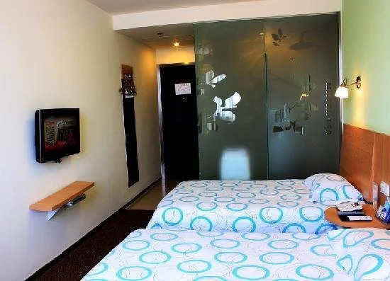 Motel168 East Bai Zhang Road Inn