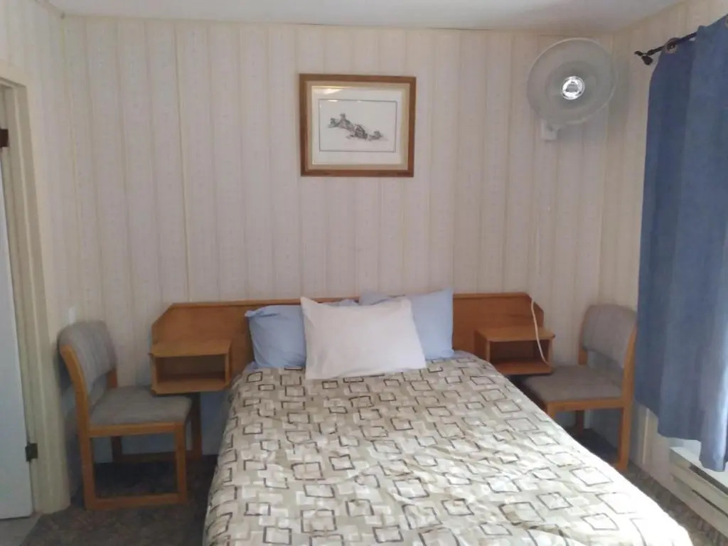 AppleTree Inn