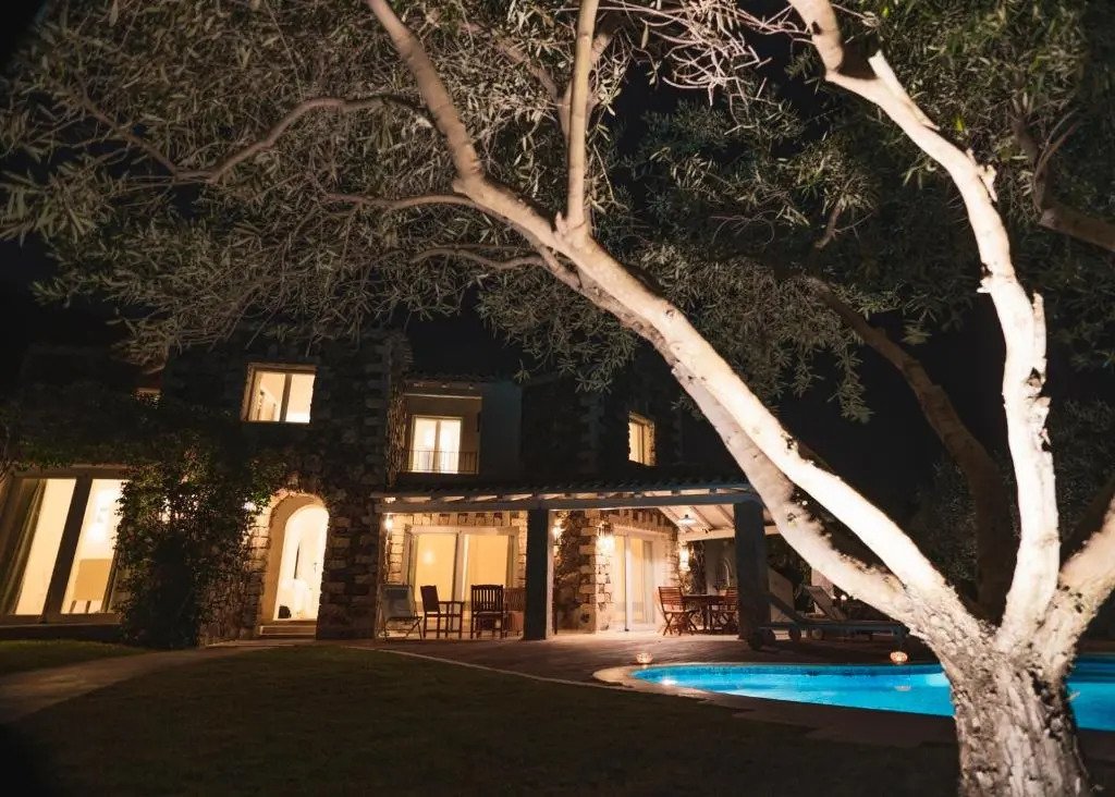 Villa Bougainvillea con piscina e giardino privato a pochi passi dal mare