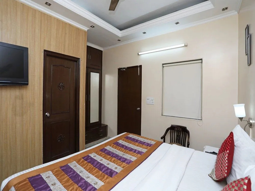 OYO 9298 Hotel Sands Inn
