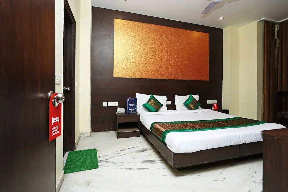 OYO 302 Maple Green