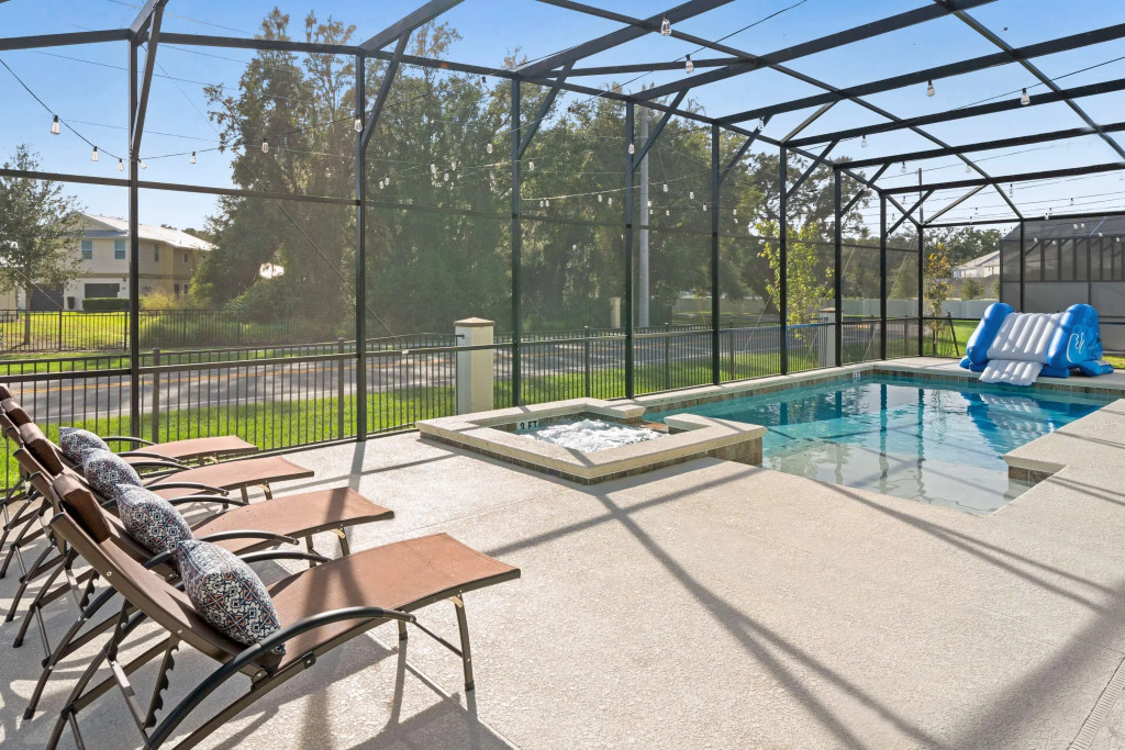 Upstay - 31-Guest Home w Pool-Hot Tub