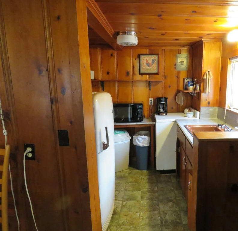 Tall Pines Inn