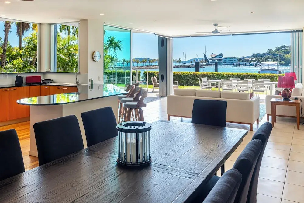 Pavillion 17 - Waterfront Spacious 4 Bedroom With Own Inground Pool And Golf Buggy
