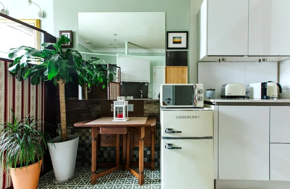 The Suite, 82 Cathedral, Private Parking
