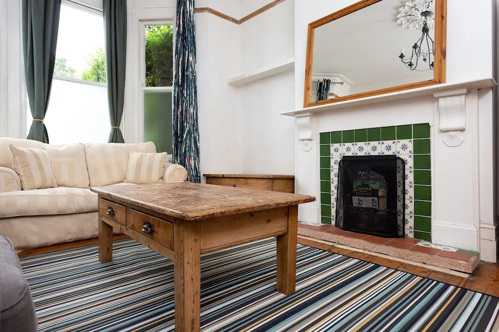 2 Bedroom Flat In Earlsfield