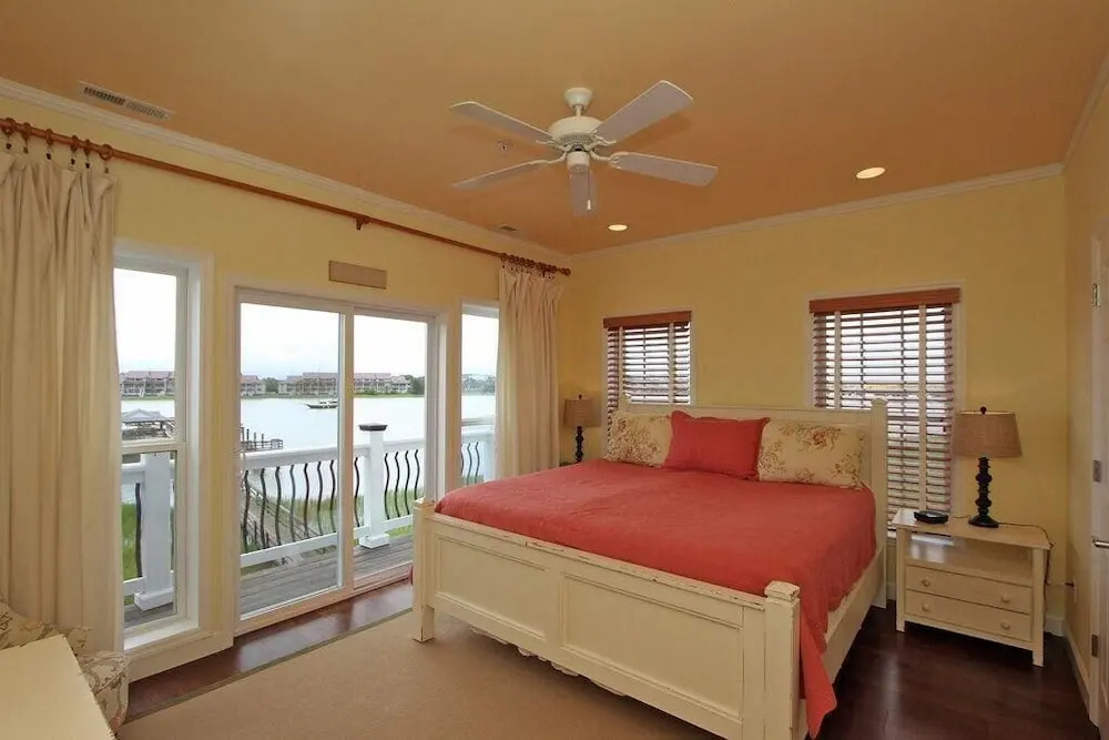 124 Waters Edge