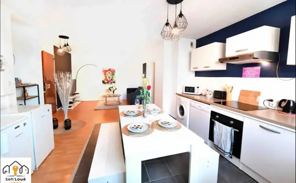Chambre 2 avec espaces communs a partager SEHLOUÉ