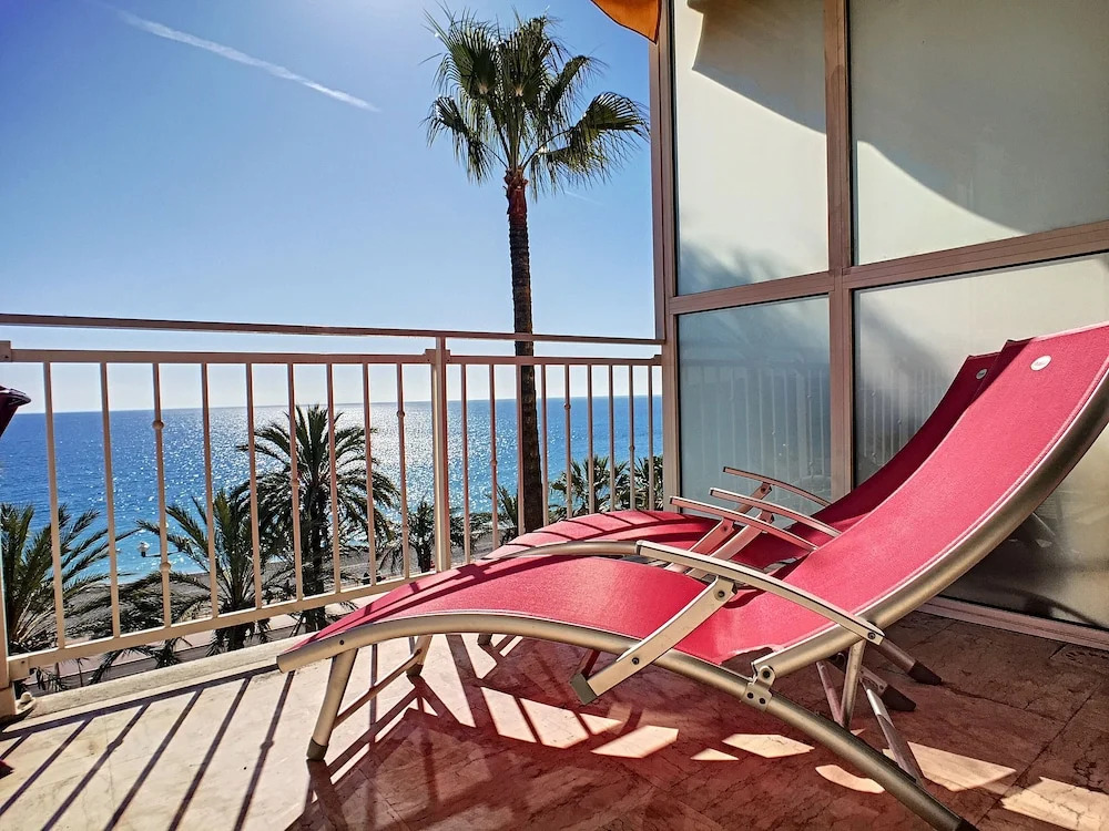 Emanuella Terrasse by Nestor&Jeeves