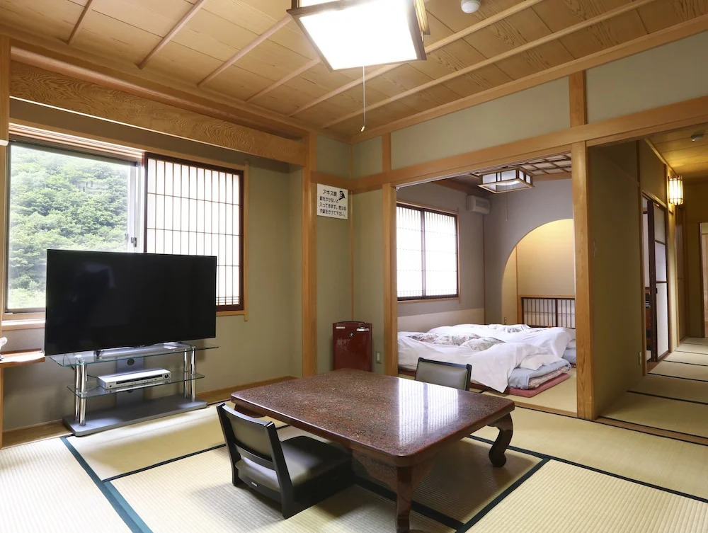 志賀高原 白い温泉 渓谷の湯