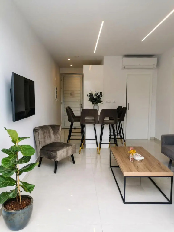 Phaedrus Living - Seaside Executive Flat Harbour 203