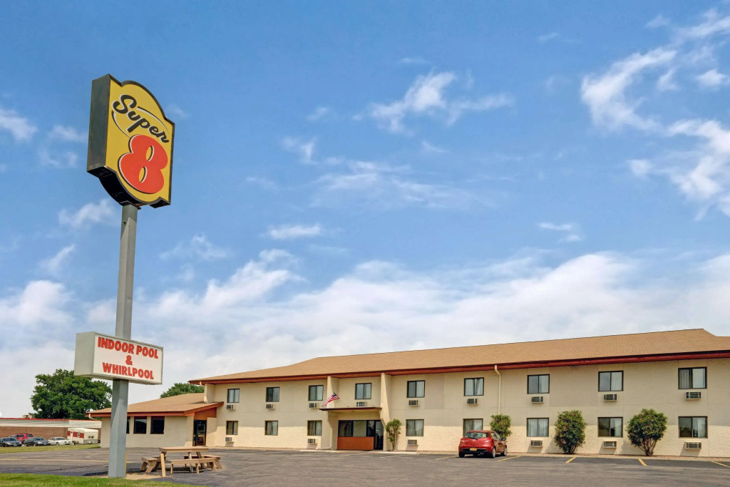 Super 8 By Wyndham Buffalo