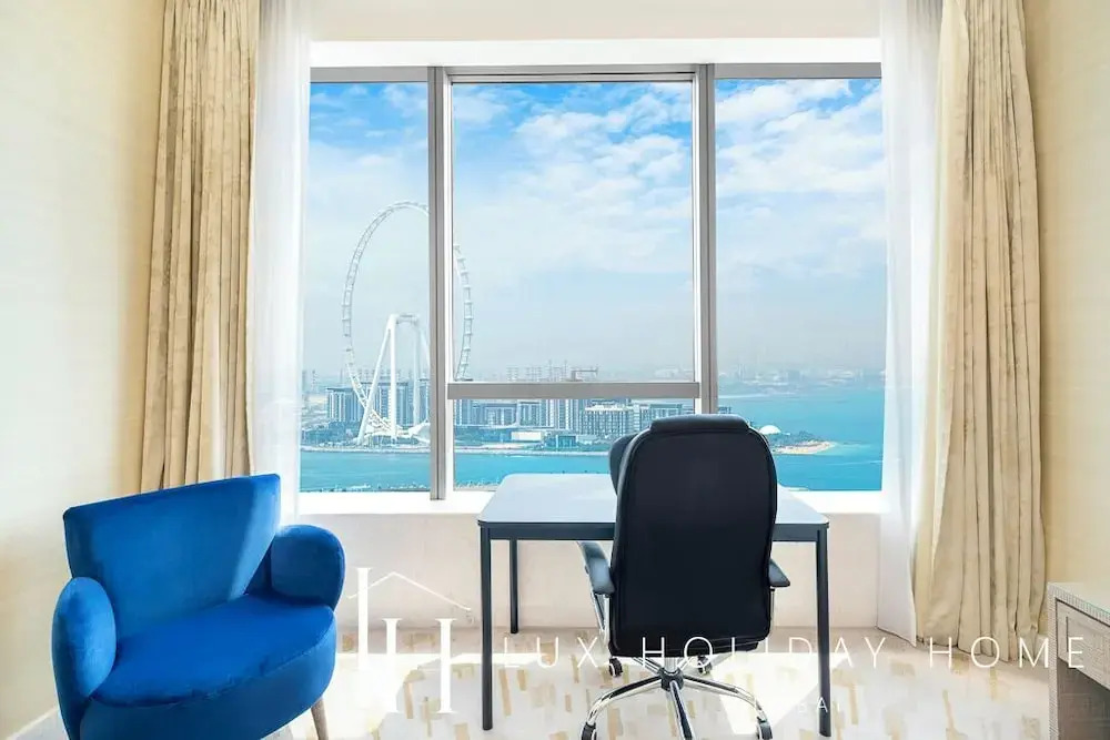 LUX Iconic Views at Palm Tower Suite 2
