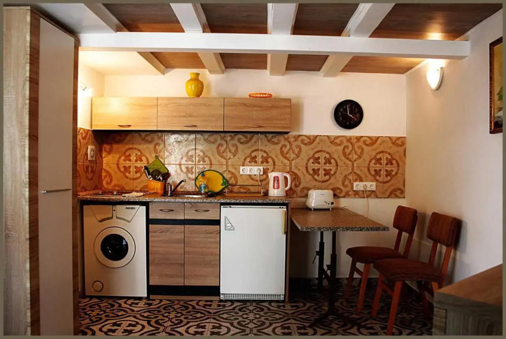 White & Quiet Apartment House