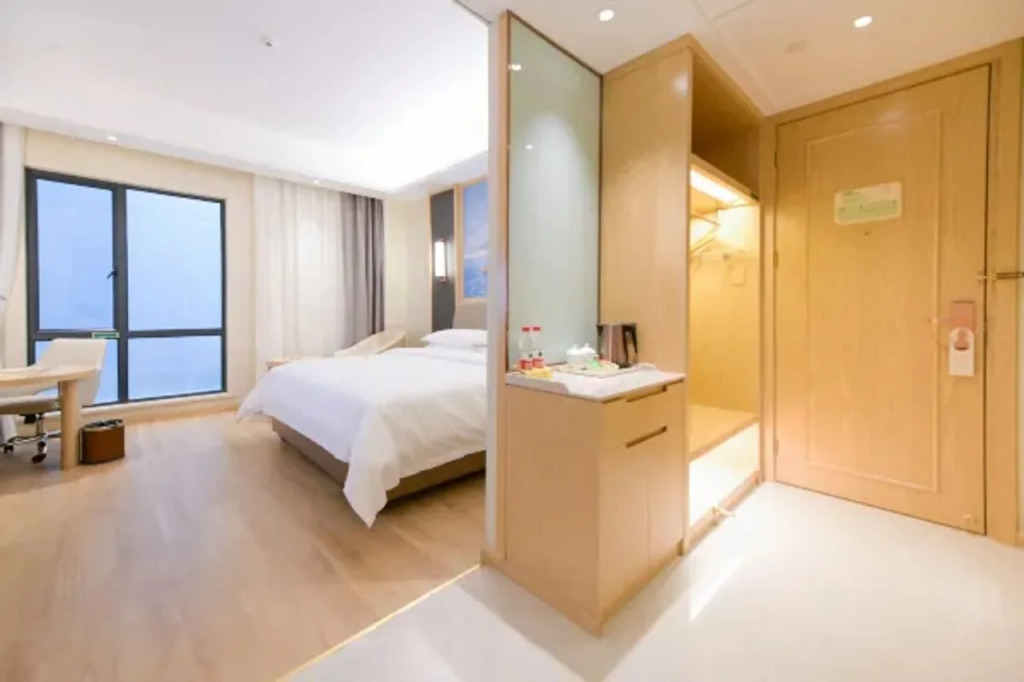 Vienna International Hotel (Causeway Bay Plaza Honggutan Center Nanchang)