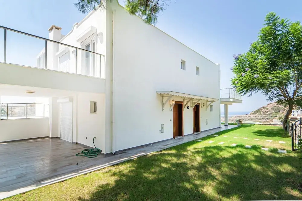 Villa w Pool Garden Patio 1 min to Beach in Bodrum