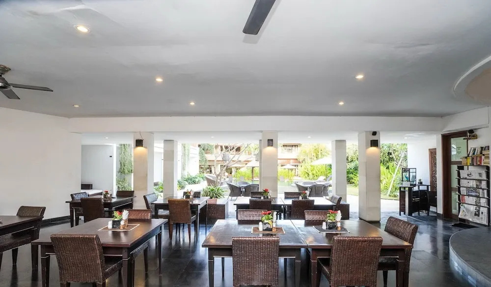 16 bedroom villa river side Legian