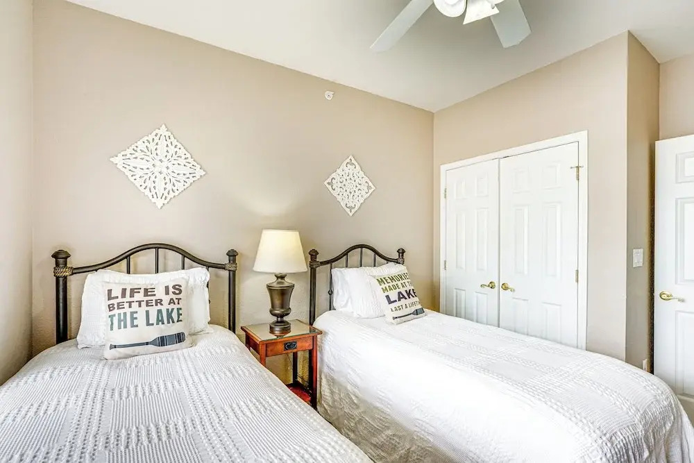 Relax by Pools: Top-floor Lands End Corner Unit