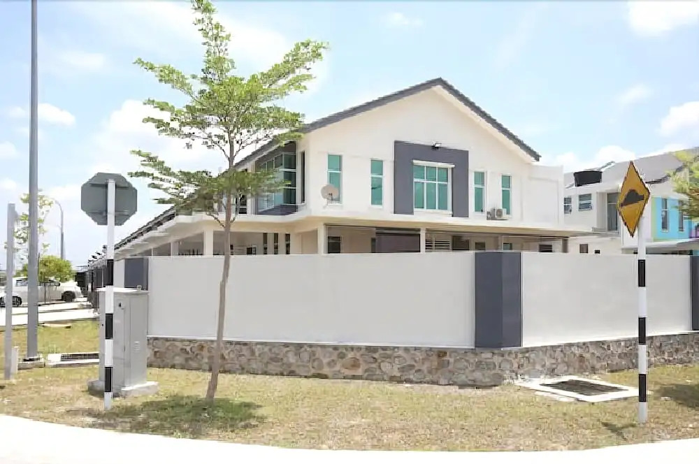 Dr. Shaz Summer House