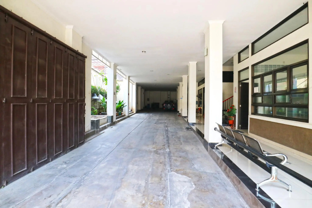 Saloka Guest House & Residence