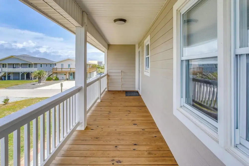 Coastal Home: Walk to Holden Beach!