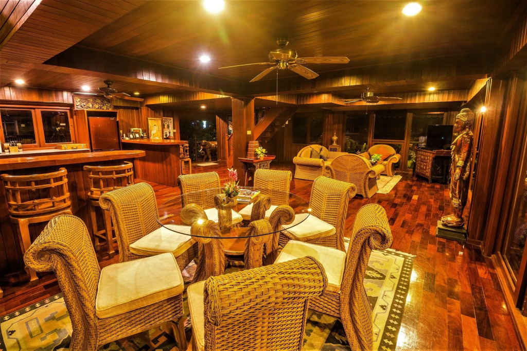 Erawan Villa Hotel