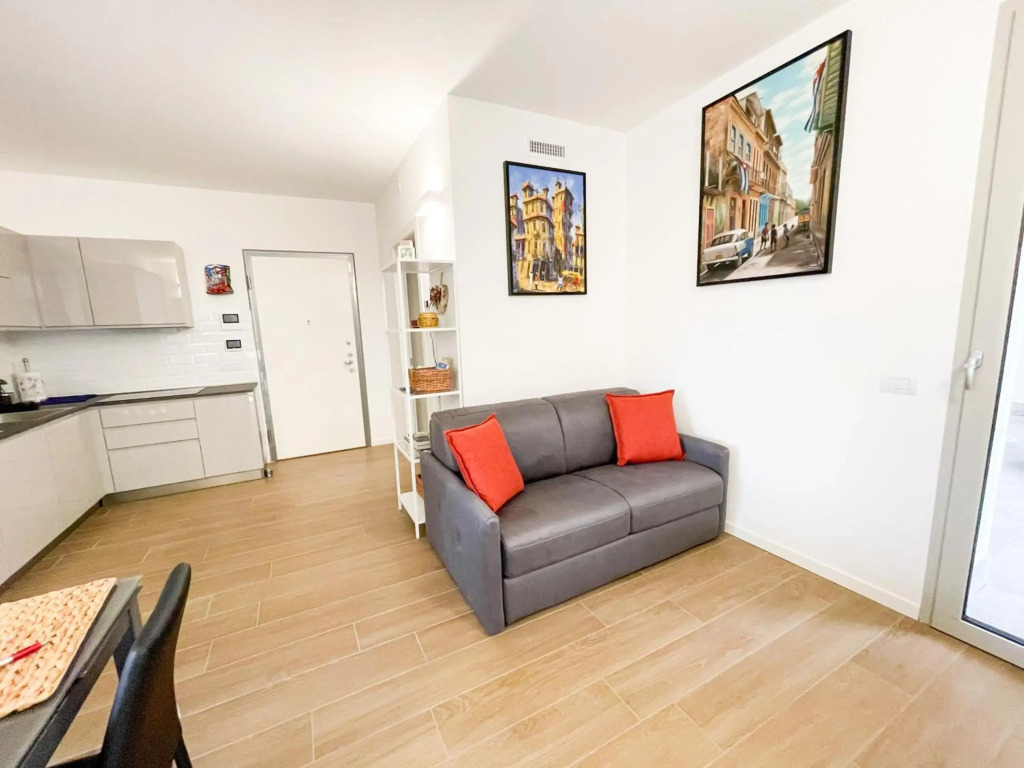 Amazing BRAND NEW 2 room upper scale with condo GYM close to metro