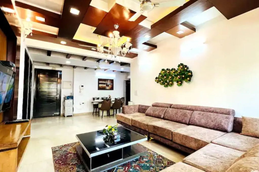 BluO 3BHK Green Park, Private Garden - Balcony