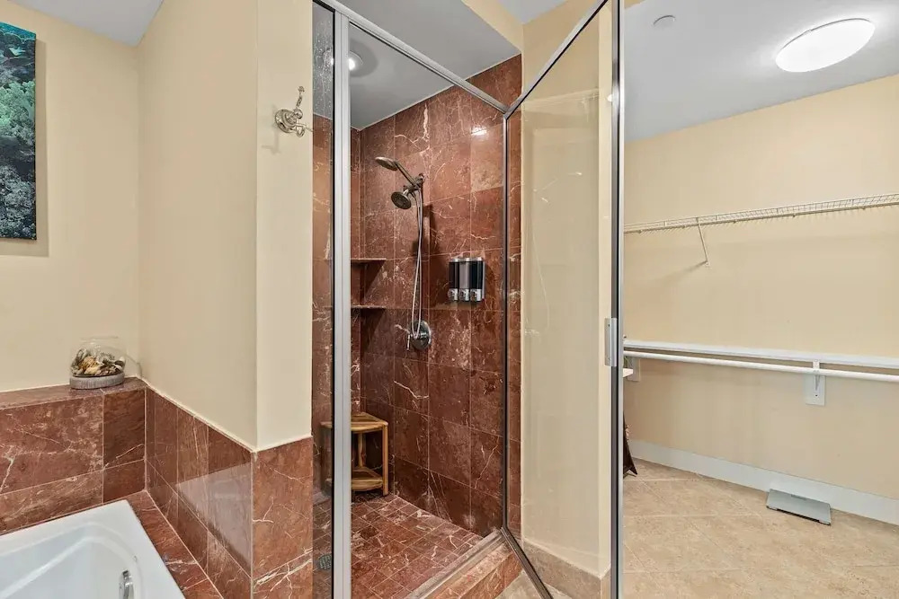 Sapphire Beach - Breathtaking 26th Floor Views 3 Bedroom Apts