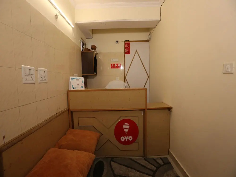 OYO 14212 Tanwar Regency