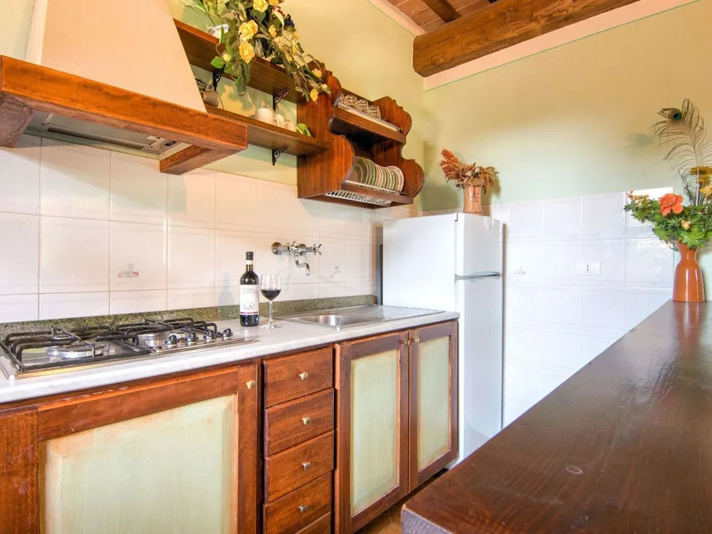 Farmhouse by Lake Trasimeno with Pool