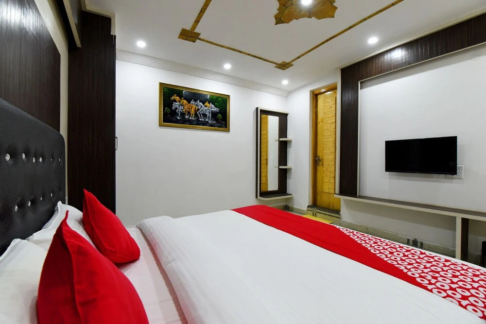 OYO 14177 Hotel HHH