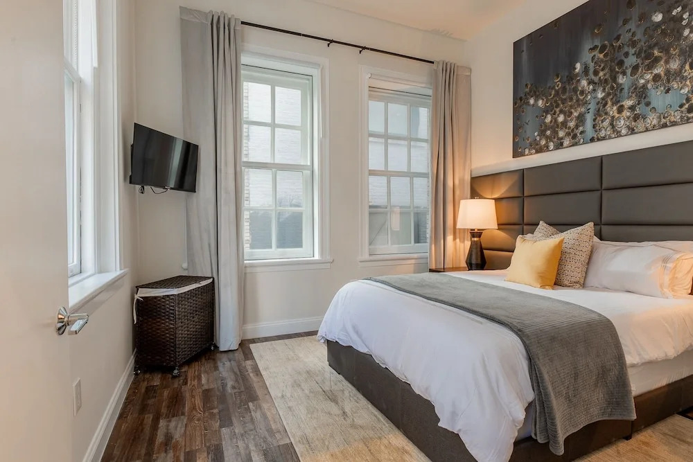 Inner Harbors Best Furnished Luxury Apartments 1 Bedroom Apts by Redawning