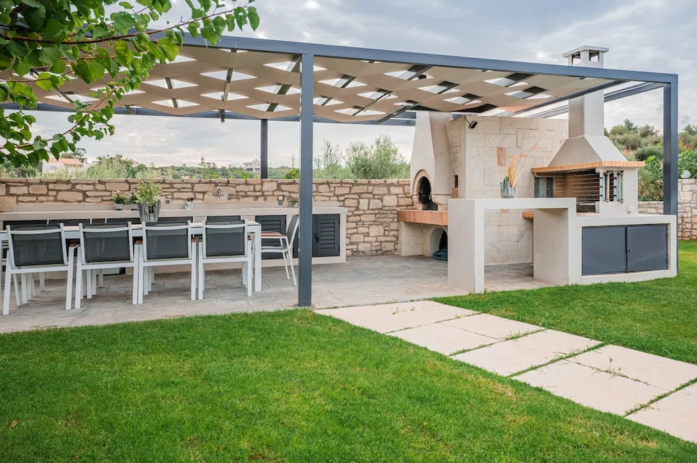 Villa Aris: A Serene Experience, 3BRs, Pool & Bbq