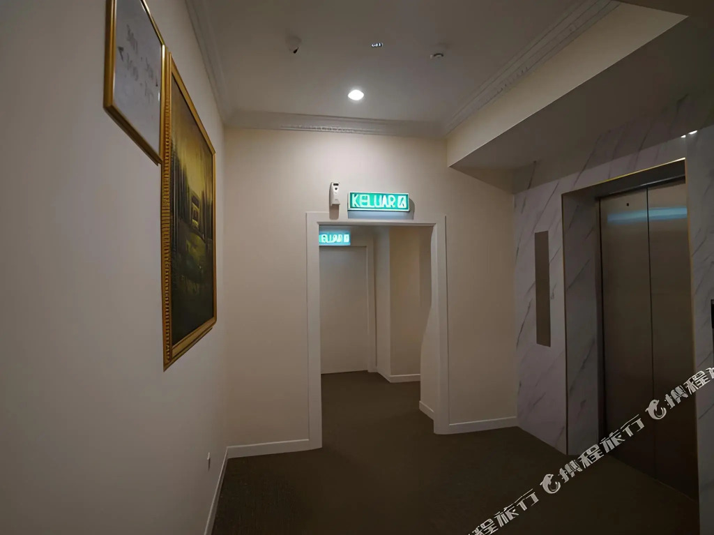 Ritzton Hotel