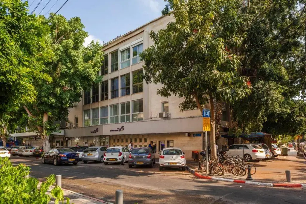 Gordon beach! 2 bedrooms great location