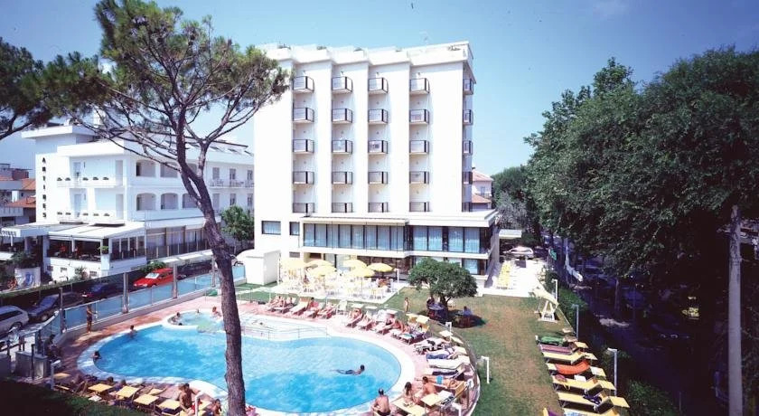 Hotel 2000