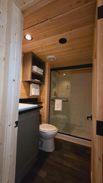 Luxury Cabin with Mountain View 4A