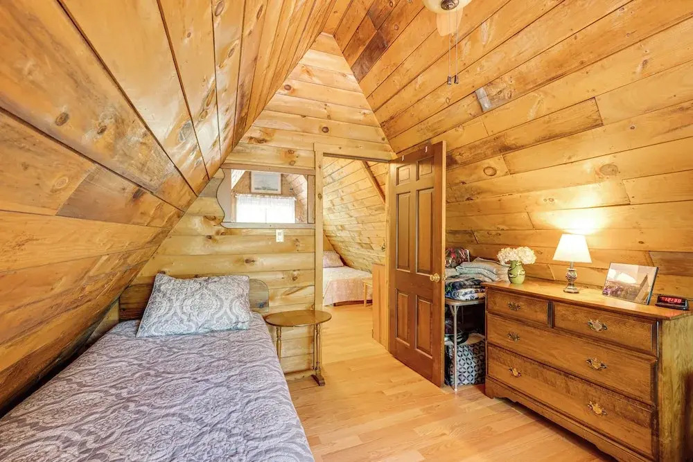 7 Mi to Ski Slopes! Cozy Madison Cabin w/ Fire Pit