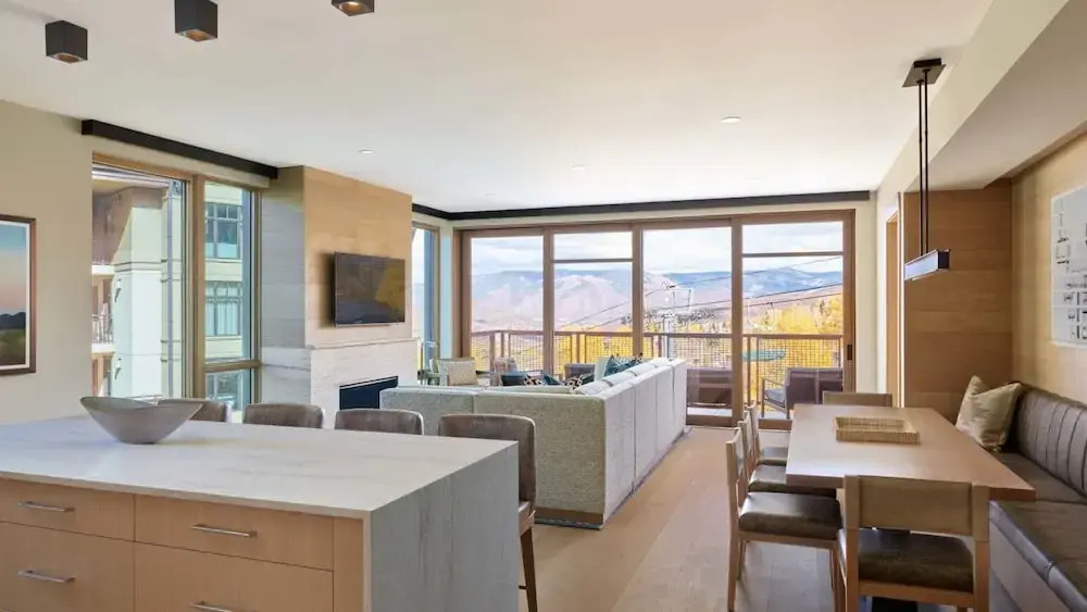 Modern 1 Bedroom Luxury Ski In, Ski Out Residence In Snowmass Base Village