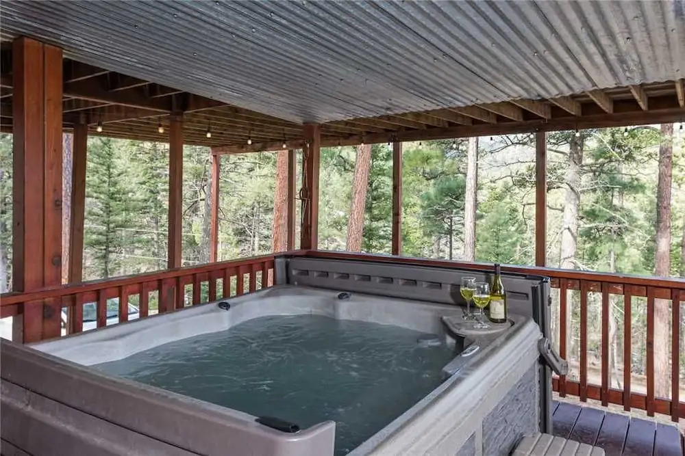 Buffalo Lodge - Seven Bedroom Cabin with Hot Tub